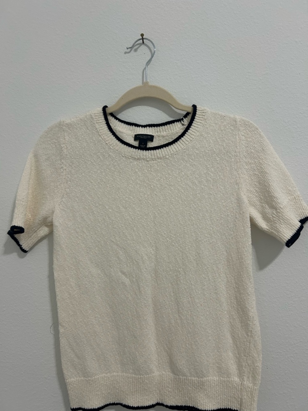 Ann Taylor Cream Short Sleeve Knit Tee with Black Trim